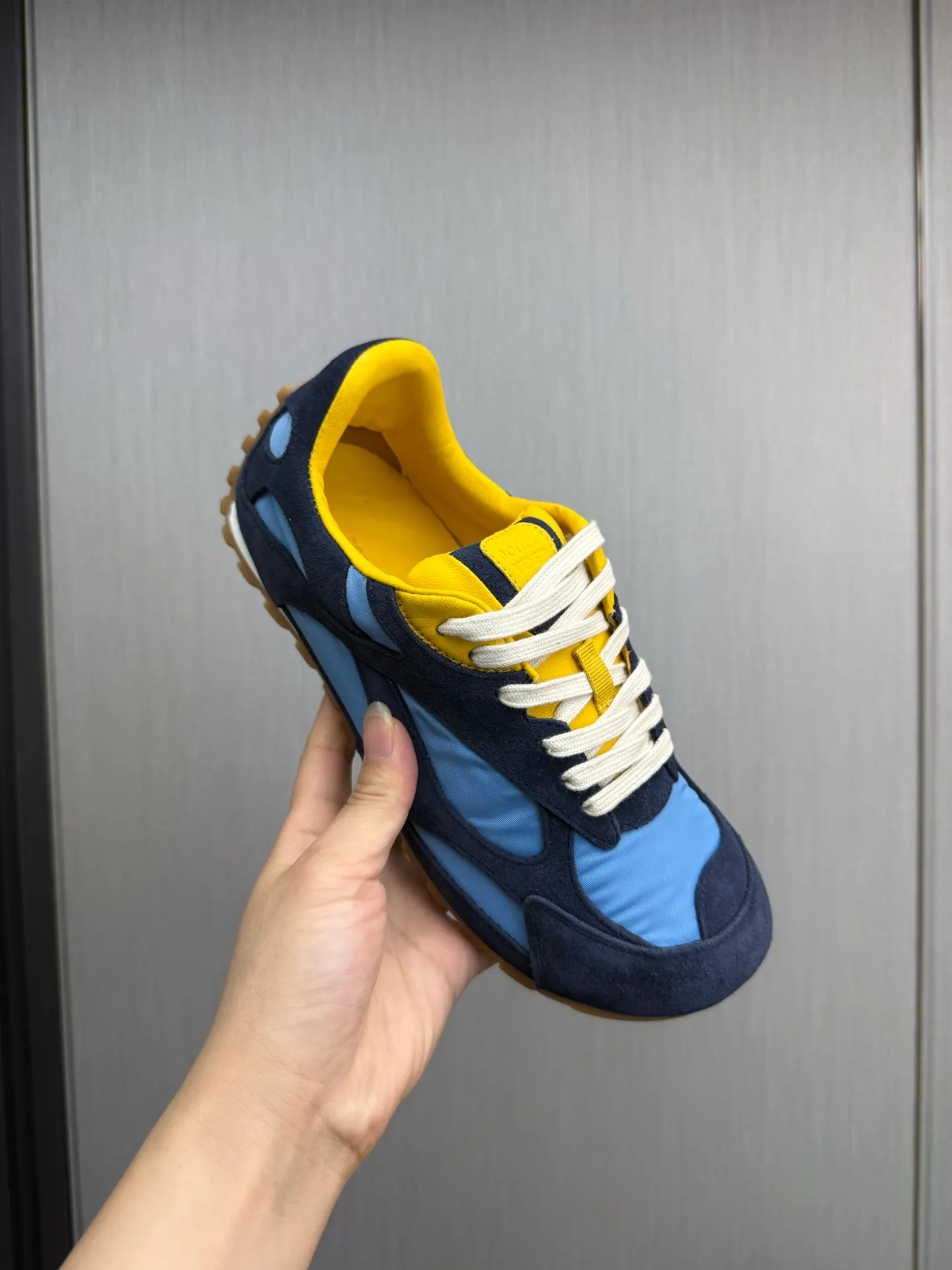 Men's men's shoes💰540💰 Bottega Veneta｜BV's new Forrest Gump shoes. Dexun shoes🩷💚 Sneaker technology nylon and suede, inspired by retro sneakers, light, comfortable, breathable and essential item. Original wear-resistant and non-slip rubber outsole❕❗️ Size: Female 35-40 (40 is custom-made and cannot be returned) Male 39-45 (45 is custom-made and cannot be returned or exchanged)
